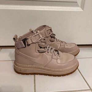 Women's Nike Air Force 1 High Utility 2.0 size 9.5
